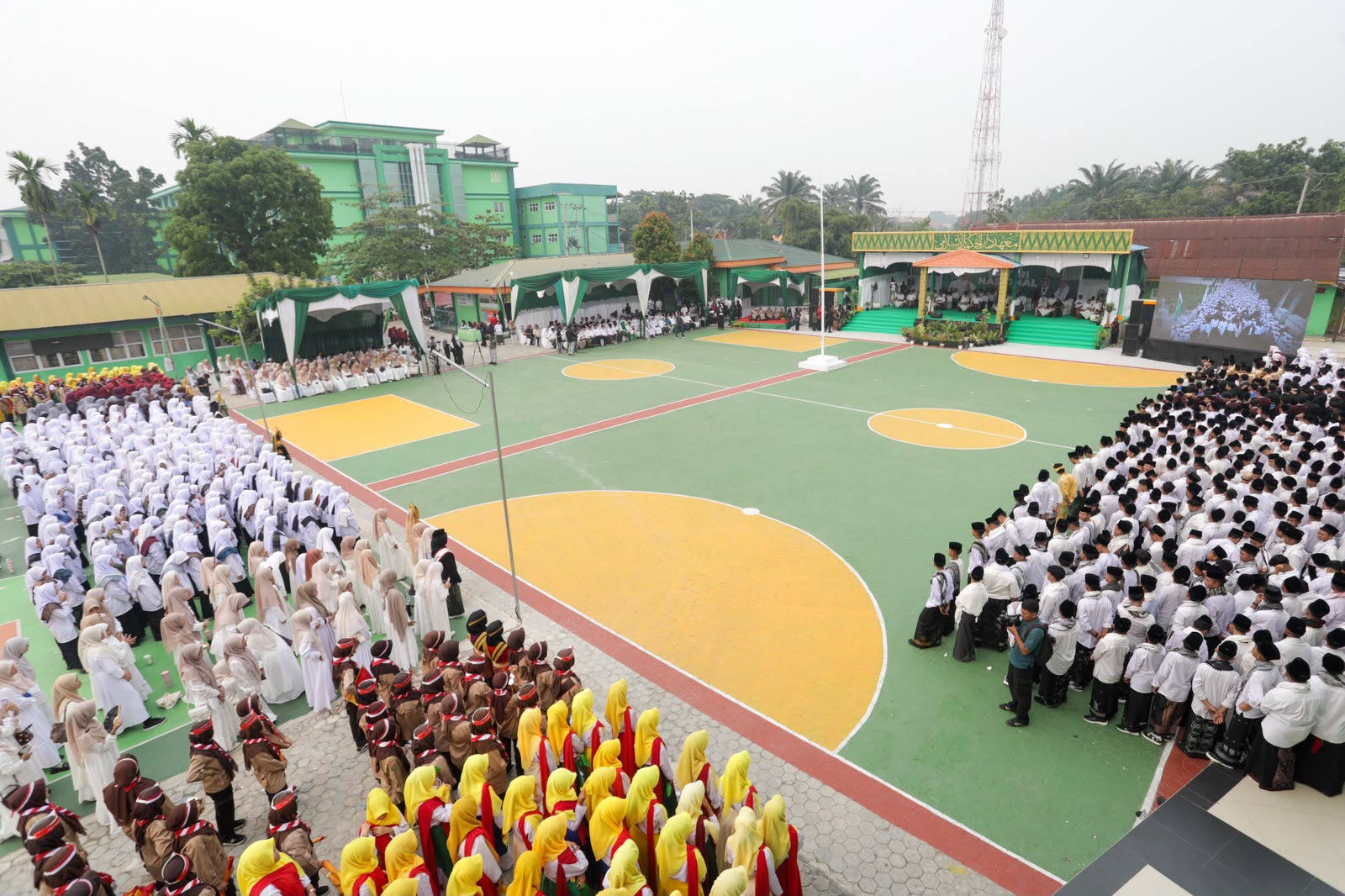 Gus Muhaimin Urges Indonesian Santri to Fight Poverty and Bridge Technology Gap